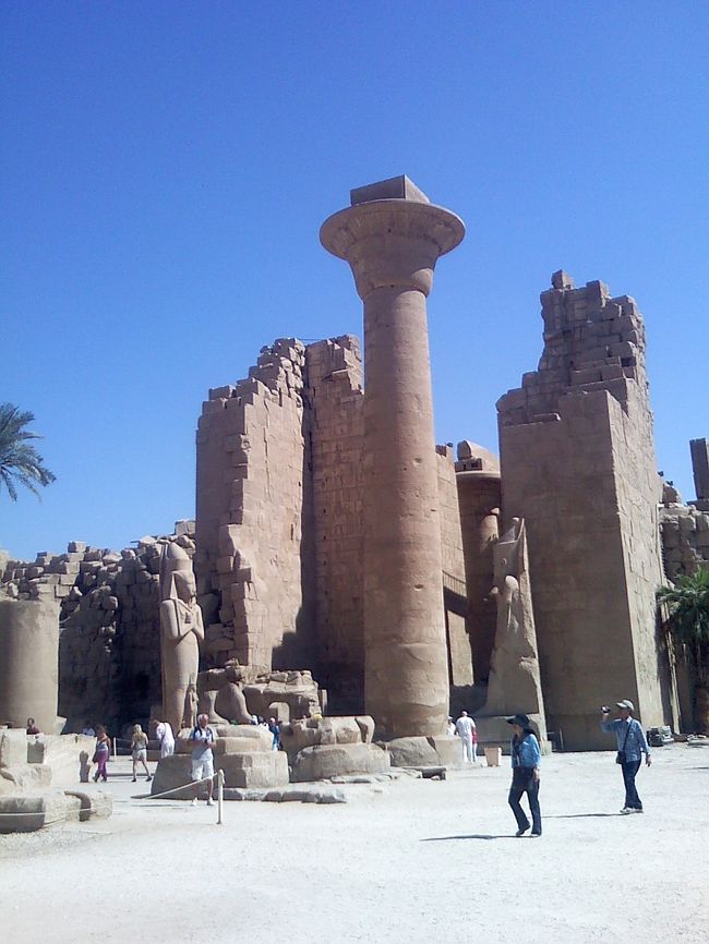 暑すぎ＆乾燥してたせいか、<br />鼻炎の私は鼻をかんだら、鼻血が・・(ﾟДﾟ )ｱﾗﾔﾀﾞ!! <br /><br />日本から持参した点鼻薬が大活躍しました（笑）