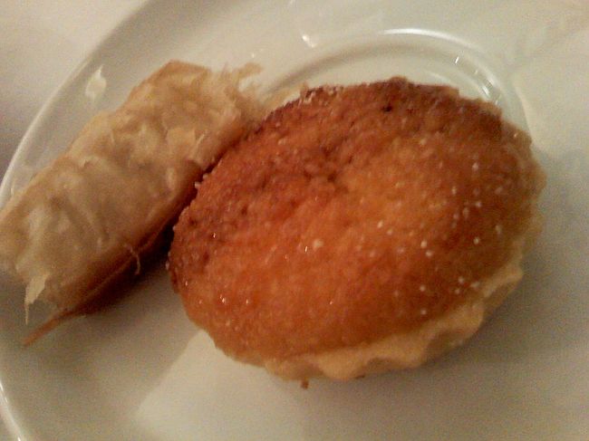 エジプトのお菓子はとにかく激甘っ！！<br />でも、暑い国だから？、疲れてるからなのかな？<br />けっこういけます♪