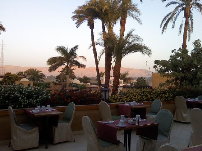 ここのテラスで朝食をいただいてもOK☆<br />私たちは寒かったので中で。