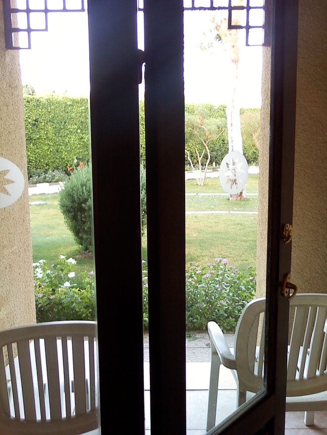 部屋には一応テラス？があるけど、<br />農薬撒いてるのかニオイが凄くて、出られなかった。。