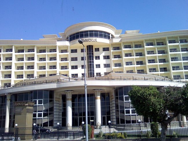 3日目の観光はこれで終了♪<br />暑さのせいでどんどん体力が奪われていく〜。<br /><br />15:00に、5つ星のイベロテルホテルへ到着。<br />お風呂と仮眠タイム〜☆<br /><br />暑いアスワンの午後は、ホテルでゆっくり過ごすのがベター。