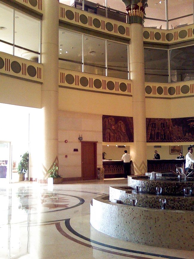 イベロテルは、出来たばかりの新しいホテルで、<br />欧米人が多く泊まるホテルみたい。<br />宿泊客は少ないし、ゆったりしててかなり良かった♪<br />ウエルカムドリンクもいただきました。<br />たぶんハイビスカスティー。<br /><br />