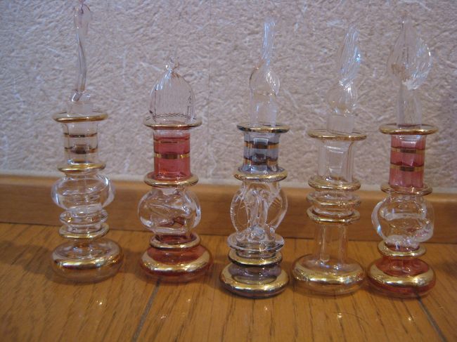 小さい香水瓶。<br />2個おまけしてくれました。