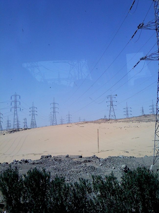 車窓からのアスワンの風景。