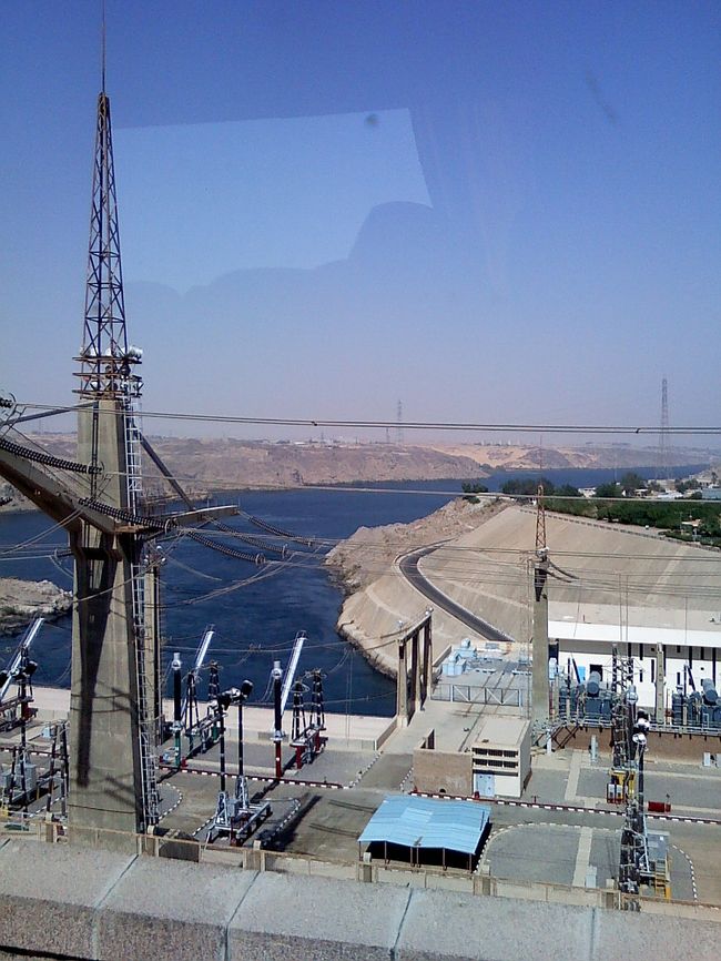 アスワンハイダムが見えてきました。