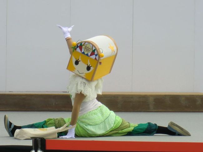 やなな（柳ヶ瀬商店街非公式ｷｬﾗｸﾀｰ)<br /><br />いつもなにかやってくれるからおもしろい！<br />でもまわりの人はちょっと冷ややか！？<br /><br />公式ブログ<br />http://yanana87.blog49.fc2.com<br />FMラジオもやってます！<br />タイトルは「やななの無口でごめんなさい・・」<br /><br />残念ながら美人すぎるマネージャーで有名なドキンちゃんはお休み！<br />これで今日のやななちゃんはいつもよりやりたい放題！？