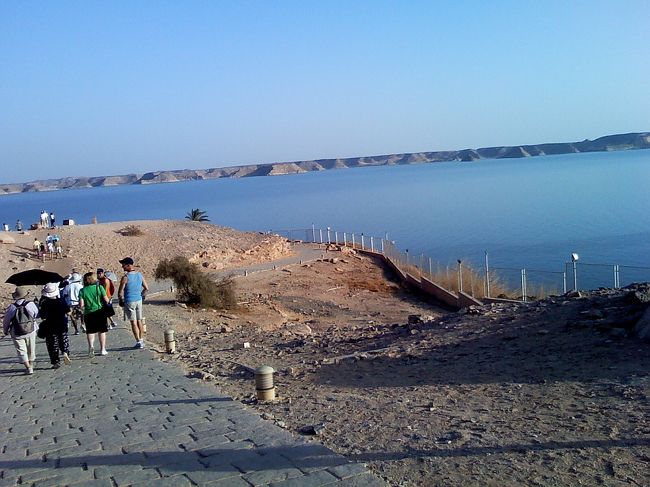 今回は、昼・夜・朝の3回、<br />違う雰囲気のアブ・シンベル神殿を見学しました。<br /><br />もうすぐ、アブ・シンベル神殿〜♪