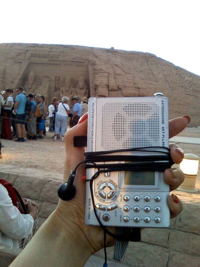 この日はドイツ人観光客が300人いたので、<br />ショーはドイツ語でした。<br /><br />私たち日本人は、こちらのイヤホンガイドで。