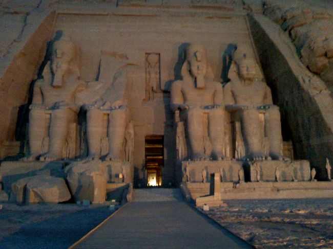 3:30起床→5:15ホテル出発<br /><br />日の出時間は5:55のため、<br />日が昇るまでしばらく待ちます。<br /><br />日が昇る前よりむしろこの時間のほうがキレイでした。