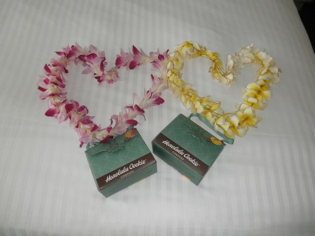 挙式の時につけたレイと最後に頂いたクッキー。<br /><br />レイは初めてつけました☆