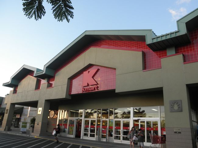 続いて、Kマートへ。<br />ハロウィン前なので、ハロウィングッズがたくさん売っていました。<br /><br />この時はとりあえず下見をして、一度アウトレット側へ戻る事に。