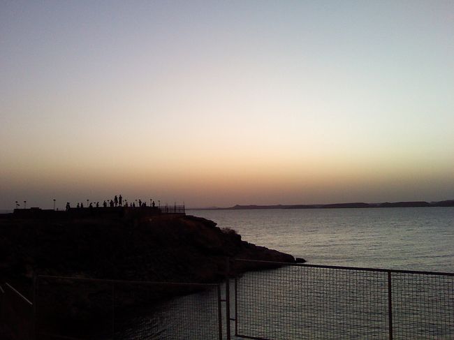 5:42、ちょっとずつ空が明るくなってきました。