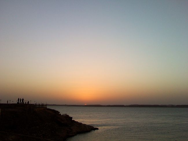 このナセル湖の向こうは、スーダンです。