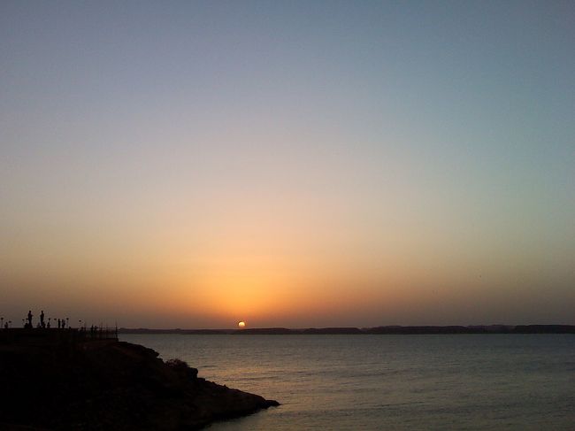 5:59、ご来光〜〜♪<br /><br />正直、めちゃ感動しました・・。<br />地平線からこんなにキレイな朝日を観たのははじめてかも。<br /><br />早起きした甲斐がありました(〃▽〃)