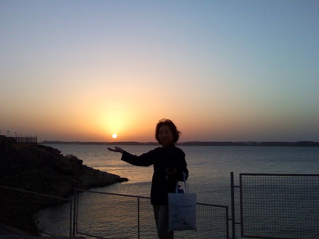 母の手に、太陽を乗せてみた♪