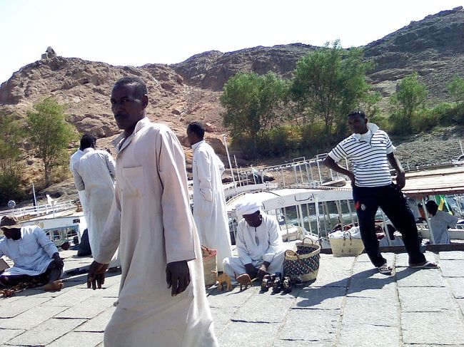 アスワンは、エジプシャンでもなく、アフリカンでもない、ヌビア人がたくさん。