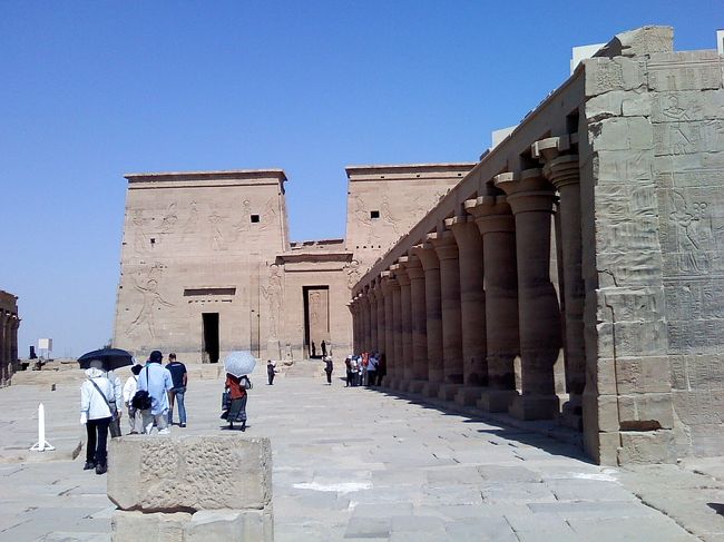 11:00、イシス神殿に上陸♪<br />観光客が全然いない。<br /><br />イシス神殿は、イシス神がホルス神を産んだ島。