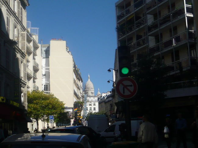 街歩きをしてCDGに帰りました。<br />翌12日から、年金問題で大規模なストがありました。<br />今回、レンタカーはVWゴルフ車のマニュアル車。<br />我が家のマイカーは、25年前からオートマ車で、マニュアル車は、会社勤務時の15年位前に社有車が最後だったのでは・・・まして外車右ハンドルのマニュアル車は初めてで、4トラからマニュアル車の注意点を参考にさせていただいていました。エンジンの掛け方、バックギアの入れ方、ガソリンタンクやトランク開け方、オーディオの操作などを・・・。今回、ウインドウ・ワッシャー液を入れようとしましたが、ボンネットの開け方がわからず、取り説を取り出して開けました。これも忘れずに。<br />また、次の旅行であいましょう。Fin