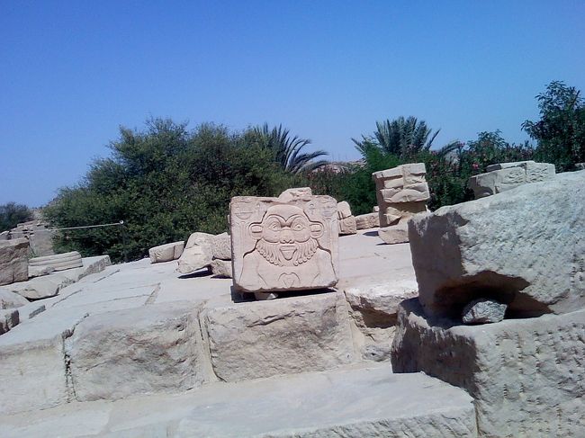 現在の漫画みたい！面白い顔してます。<br /><br />これは、お酒ばかり飲んでぐうたらしてる坊主の神様だったかな？