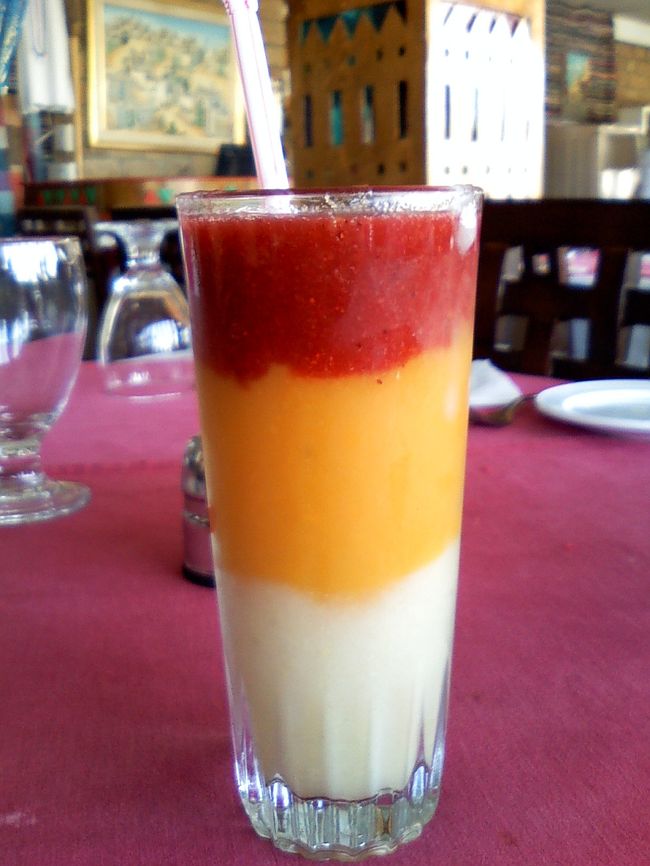 これはガイドブックでみて、<br />絶対飲もうと思ってた、コクテール♪<br /><br />イチゴ、マンゴー、グアバのフレッシュジュースです☆<br /><br />濃厚でとろとろしてて、めっちゃ美味しかったぁ(*′v`人)