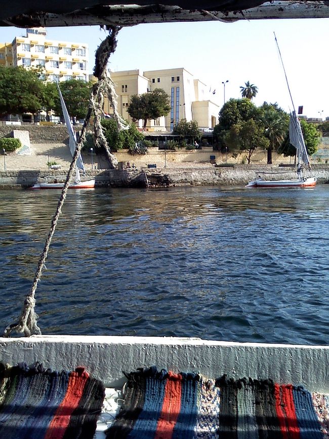 観光バスが時間通りに来なかったので、<br />30分くらいのところが、約1時間のセーリングに。