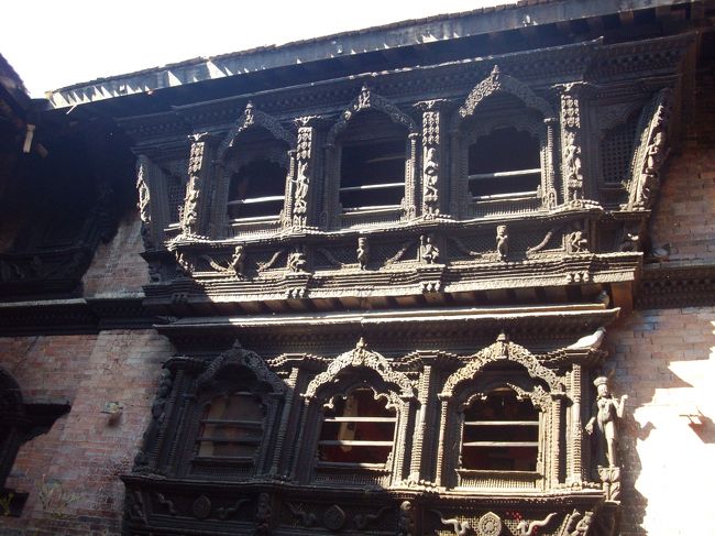 16世紀の寺院（世界遺産）生き神様（少女）はこの近くにおられるのだそうだ。