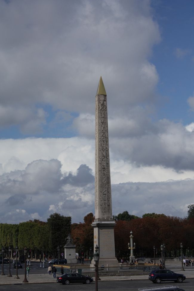 <br /><br /><br /><br /><br />オベリスクが青空を突き刺すように伸びています。