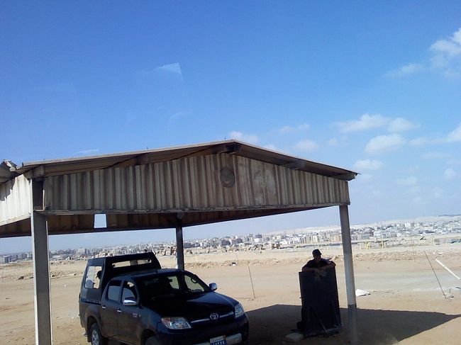 お次は、3大ピラミッドが見渡せるパノラマポイントへ。