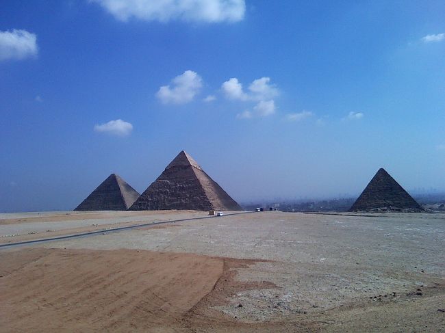 10:00、3大ピラミッド（メンカウラー王、カフラー王、クフ王）ポイントへ。