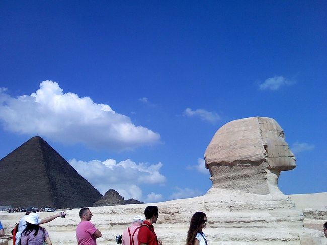 横顔〜♪<br /><br />念願？のスフィンクスとのチュー写真も撮りました！<br />が、ずれちゃってました（笑）<br />みんなも必死に撮ってました。