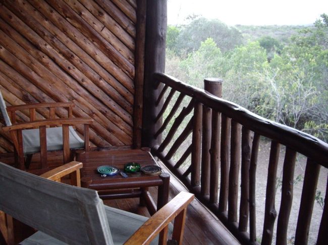 ベランダから川が見えます<br /><br />鳥やサルやカバの鳴き声が・・・<br /><br />