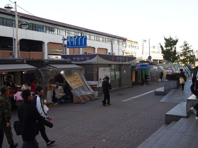 ホテル近くの江辺駅周辺。<br />屋台が結構出ていました。<br />ここでご飯食べても良さそうだな〜。