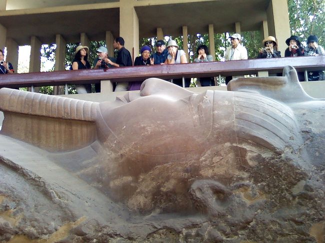 ラメセス2世の横顔・・・美しいです。