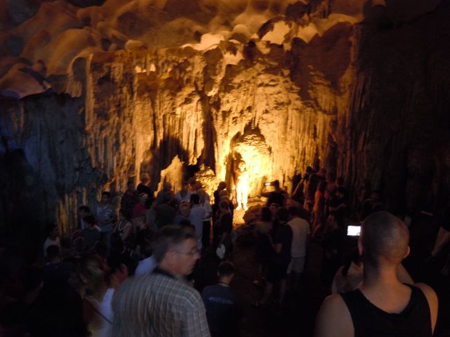 富士山で登山客の渋滞というのをテレビで観たが、<br />ここでは鍾乳洞で観光客が渋滞。<br /><br />基本的に欧米の方ばかり