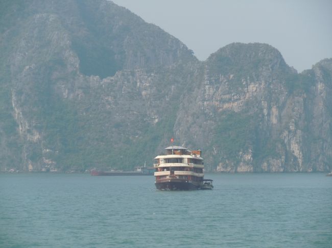 ハロン湾で一番高級な船らしい<br /><br />JASMINEとか言ってたかな