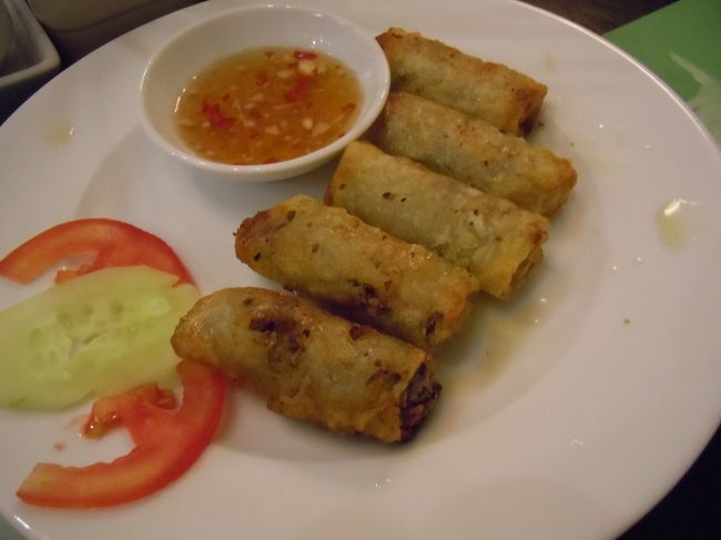 店員さんに勧められるがままに頼んでしまった春巻き<br /><br />昼にも春巻き食べたジャン