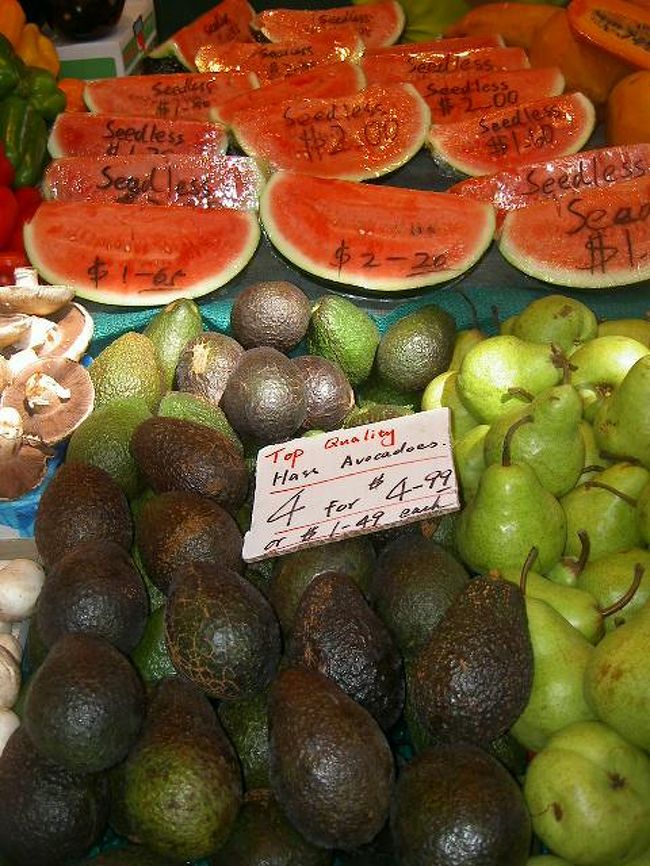 パースのアボカド大好き！ペースト状にしてクラッカーに付けて食べる！<br />そしてワインでいただく幸せです★