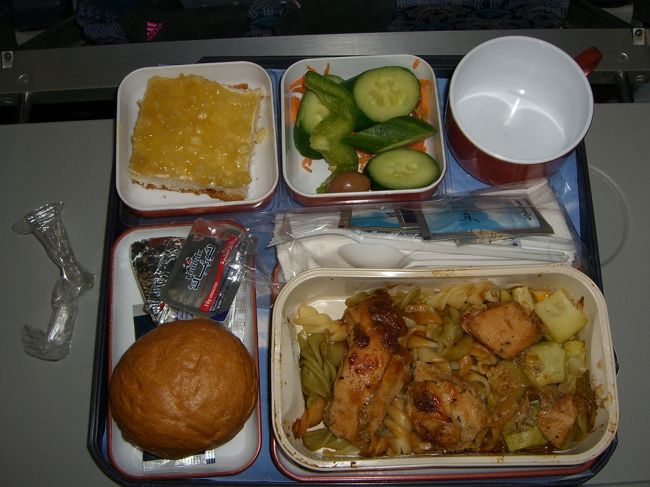 ｲｽﾀﾝﾌﾞｰﾙ ｱﾀﾁｭﾙｸ国際空港　MS-0736 20:00発<br /><br />　↓　ﾌﾗｲﾄ 2時間10分<br /><br />ｴｼﾞﾌﾟﾄ ｶｲﾛ国際空港　21:10着<br /><br />また時差もﾄﾙｺとｴｼﾞﾌﾟﾄで１時間の時差。