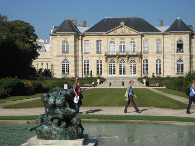 庭園からの美術館