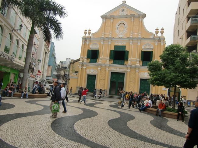 14、聖ドミニコ広場　St. Dominic's Square<br /><br />聖ドミニコ教会の前の広場。<br />観光客たくさん。