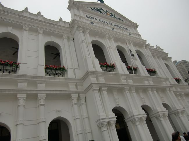 16、仁慈堂　Holy House of Mercy<br /><br />セナド広場に面して建っています。18世紀中頃に建てられました。