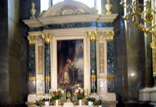 　内部の写真ですが、感度を低いまま写したので、ぶれてしまいました。<br />１枚のみアップします。