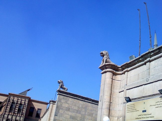 ライオンが門を守ってるのかな？