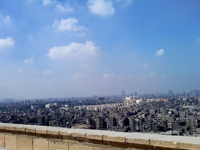 外に出ると、見晴らしが良い場所が☆<br /><br />ケータイカメラなので、残念ながら写ってないけど、<br />ピラミッドが見えました♪