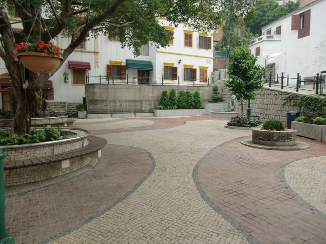 26、リラウ広場　Lilau Square<br /><br />リラウとは、ポルトガル語で「山泉」の意味。<br />かつてはここの地下水がマカオの主要な水源でした。