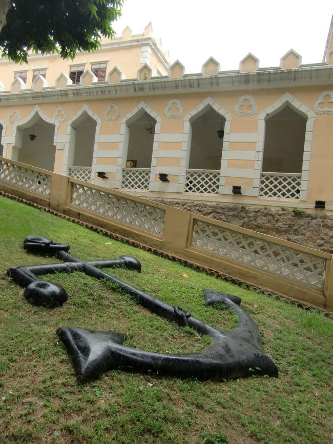 28、港務局　Moorish Barracks<br /><br />かつては兵舎として使用されていました。<br />現在は港務局となっています。<br /><br />ここで雨が強くなり、ちょっと雨宿り。