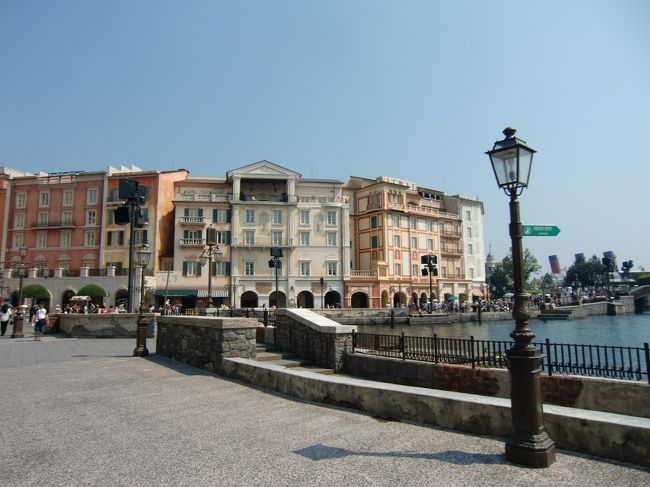 夏休み入ってすぐのせいか、比較的すいていました。<br /><br />暑さも思っていたほどではなく、<br />過ごしやすかったですよ。<br />