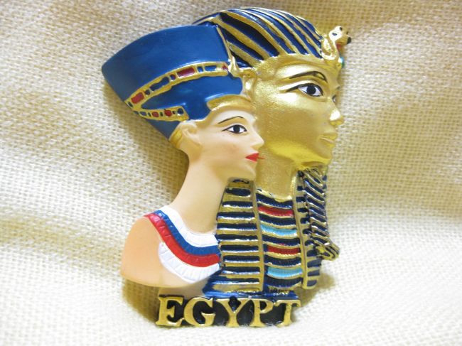 物売りはなんでも「ワンダラー」って言います。<br /><br />100＄なら安い〜ってはじめは飛びついちゃうけど、<br />「ワンダラー」＝「いらっしゃいませ」って意味なので<br />ご注意を☆（笑）<br /><br />このマグネットの物売りも、<br />「イッコ、ヒャクエン〜」って、いつもの呼びかけかと思ったら、<br />たまたま近くにいた添乗員さんに、<br />「これホントに100円だよ」って言われて、ビックリ。<br />今まで全部スルーしてたから、<br />意外とホントに100円で売ってたものもあったのかも(ﾟДﾟ )ｱﾗﾔﾀﾞ!! <br /><br />無視して歩いてると、<br />「10コ、センエン〜」から、<br />「13コ、センエン〜」になっていくから笑えます。