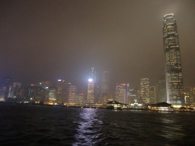 地下鉄とスターフェリーを乗り継いで（タクシーは使わず！）、尖沙咀へ。