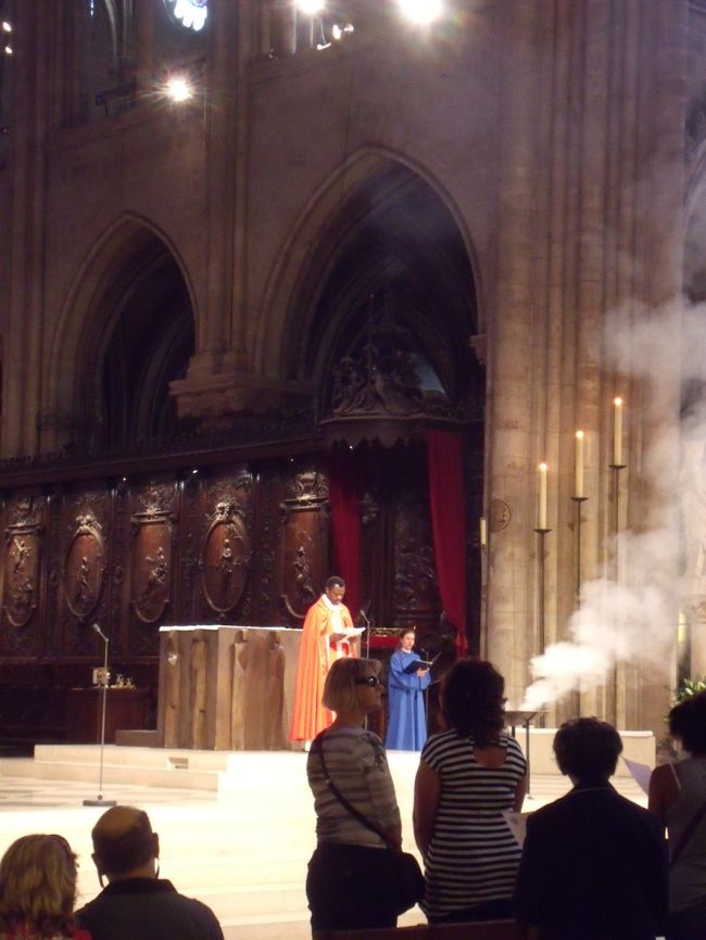 なんとミサが執り行われていました。<br />